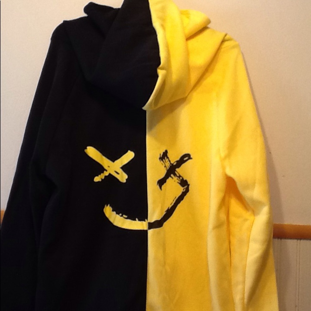 Super Trending smile Hoodie, XL ..(seen in movie )